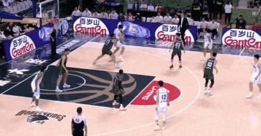 🔥强硬！杨瀚森内线背打刘东 对抗后命中勾手2+1