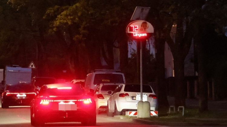 图片报：警方介入调查拜仁球星超速行为，或将安装警用测速设备